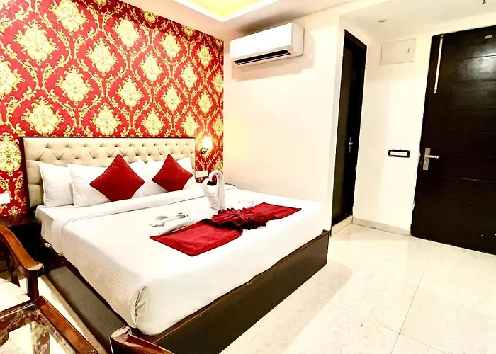 Hotel Lycoris Zirakpur Chandigarh !! Main Highway Hotel ! Lift ! Large Parking ! Premium Ac Rooms ! Traveler Choice